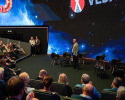 oslava v Planetariu